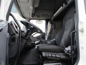 Nuovissimo 2022 FA W J6P-420/6x4/capo camion EURO 5 DIESEL 6 cilindri 265KW 420HP MANUEL trasmissione ad ingranaggi - Product Image 2