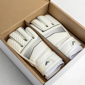 Guantes deportivos de portero de Pakistán Diseño OEM/ODM con logotipo personalizado - Product Image 3