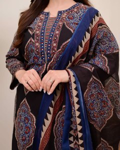 Colección de Diseñador SUMMER DHAMAKA, Salwar Kameez Tradicional para Mujer, Ropa de Fiesta, Detalles de Bordado, Secado Rápido por Ambos Lados - Product Image 3