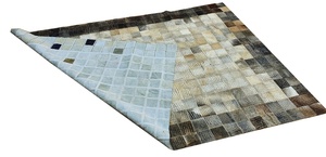 Tapis en patchwork de peau de vache colorée gravée au laser moderne, cheveux faits à la main sur un tapis en cuir véritable - Product Image 5