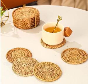 Dessous de verre en rotin naturel écologique pour la décoration de la maison et du bureau Dessous de verre décoratifs faits à la main pour la protection des boissons chaudes et froides - Product Image 1