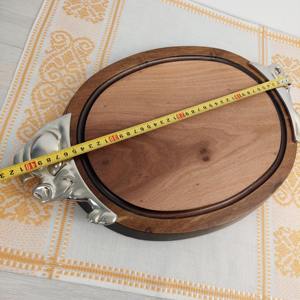 Tabla de Cortar Ovalada de Madera Clásica con Asas de Metal, Perfecta para Uso en la Cocina, Buffet y Exhibición en la Mesa de Comedor, de la India - Product Image 6