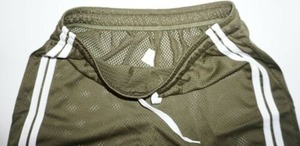 Pantalones cortos deportivos informales de poliéster 100%, logotipo del equipo de baloncesto, forrado económico con cintura elástica, cordón a juego, patrón sólido - Product Image 2