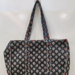 Bolsa de Mano Acolchada Estampada a Mano en Algodón, Bolsa de Mano Tradicional Hecha a Mano en India, Bolsa de Diseño Elegante, Ligera y Ecológica - Product Image 1