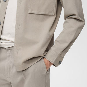 แจ็คเก็ตบอมเบอร์ผู้ชายแบบกระดุม ปรับแต่งได้ แฟชั่นสตรีท เสื้อคลุมลำลองคลาสสิก ผ้าระบายอากาศดี รับผลิตแบบ OEM - Product Image 3