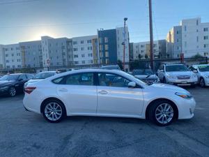 Avalon Limited 2024, conduite à gauche, intérieur foncé, pneus R15, sièges en cuir, à vendre - Product Image 4