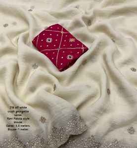 Dernière tenue de créateur Soft Crunchy Best Soft Crunchy Crush Saree avec broderie Zari et fabricant de travaux de pierre d'Inde - Product Image 2