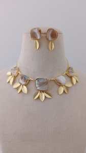 Lujoso conjunto de collar en capas de Esmeralda Noor, adorno único de latón, diseño personalizable para joyería de moda, productos a granel - Product Image 2