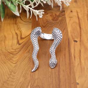 Bague longue réglable en laiton serpent doré, bague texturée de créateur pour hommes et femmes. - Product Image 4