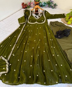Vestido de Diseñador Fendi con Bordado de Lentejuelas Satinadas Rambo, Parte Inferior de Dupatta, Ropa de Boda, Precio al por Mayor, Prenda Étnica Mehndi Multi - Product Image 4