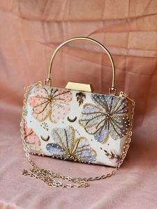 Pochette en soie Zardozi floral de mode nuptiale avec embellissements de perles sac à main de soirée traditionnel indien pour les festivals de mariage - Product Image 6