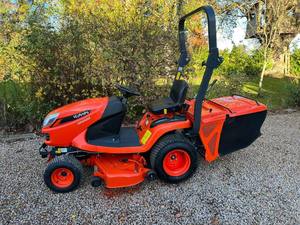 Tondeuse autoportée Kubota haute performance GR2120 avec bac de ramassage et ROPS - Product Image 3