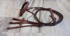 Diseño único, bien hecho a mano, elegantes bridas inglesas en color marrón hechas de cuero de vaca genuino a precios asequibles, juego de tachuelas - Product Image 4