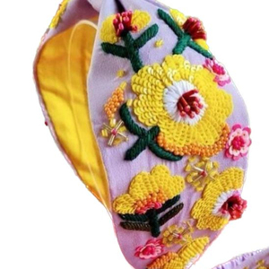 Bandeaux doux et rembourrés perlés et brodés à la main Accessoire facile à porter - Product Image 1