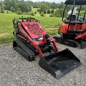 Hochwertiger Mini-Kompakt lader mit Schnecke und Greifers chaufel, ideal für landwirtschaft liche und industrielle Zwecke - Product Image 3