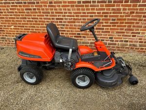 Cortacésped Husqvarna R16C AWD con Remolque Volquete y Tractor de Jardín - Product Image 3