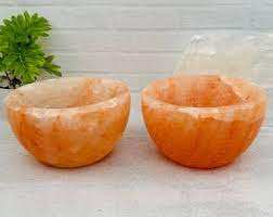 Nouveauté Himalayan 6x4 pouces Rock Salt Bowl Artisanat naturel du Pakistan pour les cadeaux - Product Image 4
