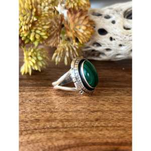 Bague en argent sterling 14 carats avec pierre précieuse en malachite, fabrication Navajo, taille 7,5, pour un usage quotidien - Product Image 3