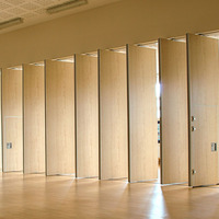 Mur amovible réglable en bois pour maisons de retraite, écoles et gymnases |   Cloison modulaire durable avec événements flexibles
