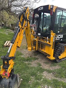 Retroexcavadora Amarilla 1CXT, Equipo de Construcción Compacto para Trabajos Agrícolas y en Obras - Product Image 6