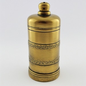 Moulin à sel et à poivre en bois de qualité supérieure avec finition sculptée gravée Travail artisanal offrant un accent décoratif pour manger - Product Image 4