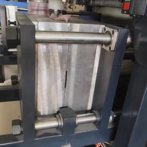 Düşük fiyat tam otomatik 2 boşluk 380V 50HZ üç fazlı elektrik şişe üfleme makinesi - Product Image 4