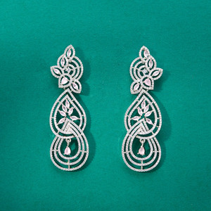 Allure of American Diamond Pendientes chapados en rodio Joyas de latón clásico con aspecto elegante - Product Image 3