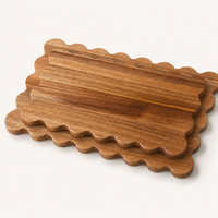 Ensemble de 2 planches à servir en bois d'acacia à bords festonnés, design rectangulaire pour la cuisine, la présentation de fromages et de charcuteries