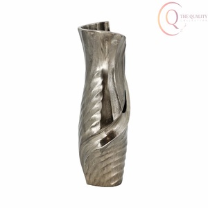 Jarrón de Metal Premium para Mesa con Diseño Sofisticado, Ideal para Mesas Centrales y Esquinas Decorativas - Product Image 6