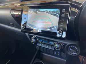 2022 pour Toyota Hilux 2.8 GD6 Legend utilisé DC Auto avec sièges en tissu intérieur foncé R18 pneus FWD Drive - Product Image 2