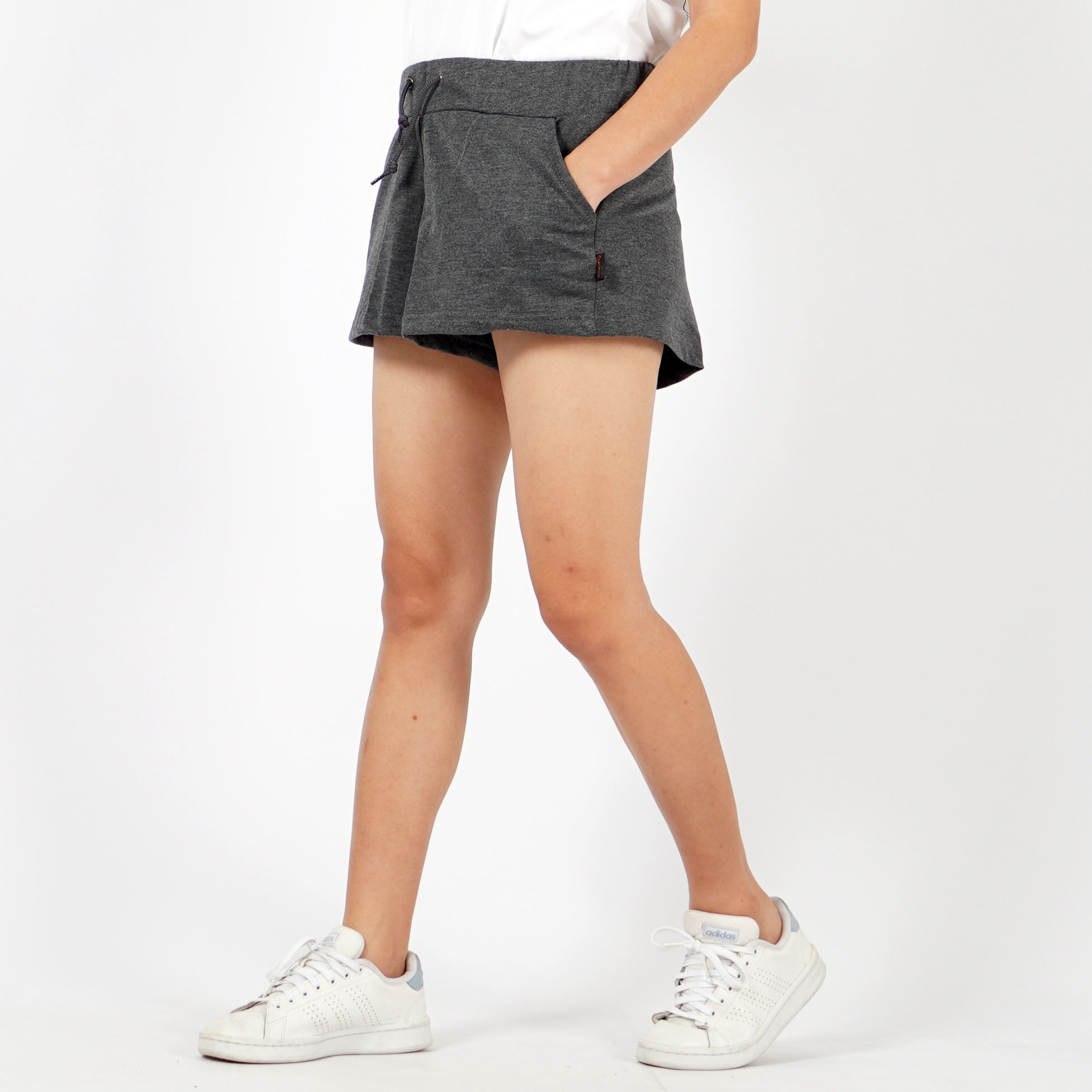 สีเทาเข้ม