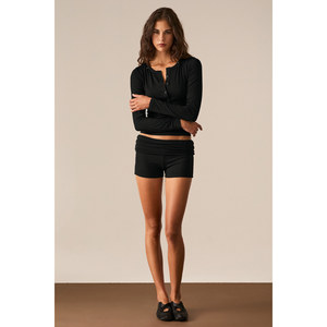 ETHIQUET EVOLVE Pantalones cortos plegables de cintura alta de tela suave y elástica para mujer - Product Image 3