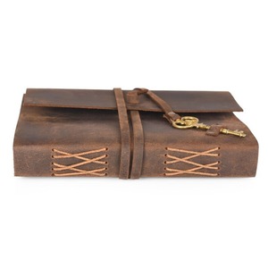 Journal en cuir vintage personnalisable fait à la main carnet à spirale serrure à clé carnet de voyage personnalisé fil à coudre rechargeable plus proche - Product Image 2