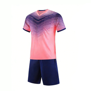 ชุดฟุตบอลพิมพ์ลายไล่เฉดสีคุณภาพสูงแบบซับลิเมชั่น พร้อมพิมพ์โลโก้ ชื่อ และหมายเลขตามสั่งสำหรับผู้ใหญ่ - Product Image 3