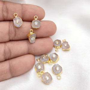 Abalorios de piedras preciosas galvanizadas de oro de piedra lunar arcoíris con cristales CZ colgante de borde Natural para joyería DIY - Product Image 1