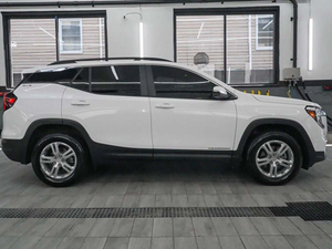 GMC Terrain SLE Turbo AWD 2023 d'occasion, sièges en cuir, faible kilométrage, prix compétitif, en stock, prêt à être expédié - Product Image 2