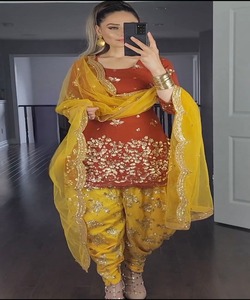 Tenue de mariage de luxe Dhotis pour femme en bleu avec trois broderies pakistanaises SalwarKameez et Sharara pour l'Aïd - Product Image 5