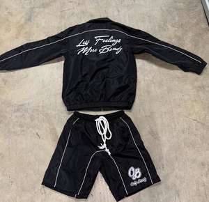 Ensemble de survêtements en nylon respirant de haute qualité pour hommes, nouveau design le plus vendu pour les vêtements de sport de course en plein air avec motif solide - Product Image 2