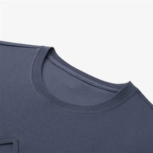 Logotipo personalizado de alta calidad antiarrugas, 100% algodón en relieve 3D estampado en relieve impresión hombres camiseta en relieve camiseta - Product Image 3