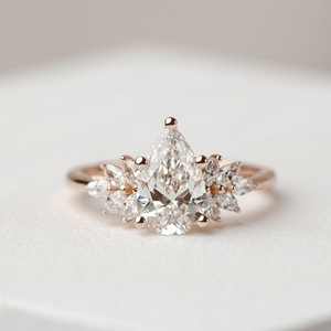 À la mode 925 argent 10k 14k 18k or massif ensemble de grappes taille poire laboratoire cultivé diamant proposition promesse anneaux pour les femmes - Product Image 1