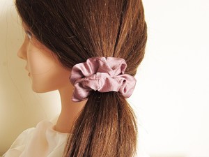 Chouchous en soie Cravate pour cheveux en soie pour petite amie Demoiselle d'honneur Élastique pour cheveux en soie Chouchou recyclé beige - Product Image 3