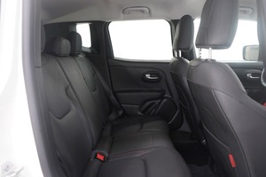 รถมือสองปี 2023 Renegade 4D Wagon Trailhawk ขับเคลื่อน 4 ล้อ ไมล์น้อย พร้อมสมรรถนะเครื่องยนต์ที่แข็งแกร่งและเบาะนั่งที่สะดวกสบาย - Product Image 3