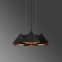 Lustre linéaire moderne en laiton de Vichy de la nouvelle conception Jonathan Browning pour le salon