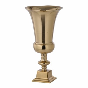 Florero de aluminio de alta calidad de tendencia superior Base de soporte Acabado en oro brillante Decoración de piso elegante - Product Image 1