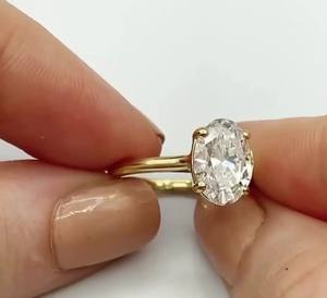 Anillo de compromiso solitario minimalista de diamante de corte ovalado de 10x8mm Plata de ley chapado en oro de 18 quilates Ajuste de cuatro puntas | Boda nupcial - Product Image 3