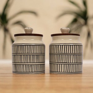 ชุดโหลเซรามิก 2 ใบ พร้อมฝาปิด ภาชนะเก็บอาหารแบบสุญญากาศ ดีไซน์ลายทาง ทนทาน ใช้จัดระเบียบในครัว จัดเก็บบนเคาน์เตอร์ - Product Image 2