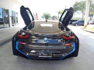 Vente de BMW i8 AWD 2019, coupé 2 portes, 12 315 miles, intérieur clair, sièges en cuir, moteur turbo, régulateur de vitesse adaptatif, jantes R19, électrique, automatique, 8 vitesses - Product Image 5