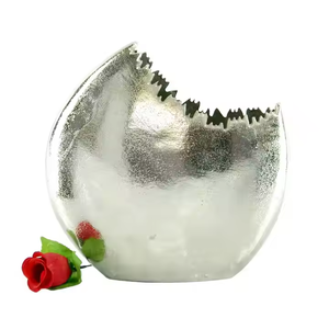 Nouveaux vases à fleurs 2025 pots de jardin ronds fabriqués à la main avec revêtement décoratif en étain. Vases à décor floral élégants et durables - Product Image 6