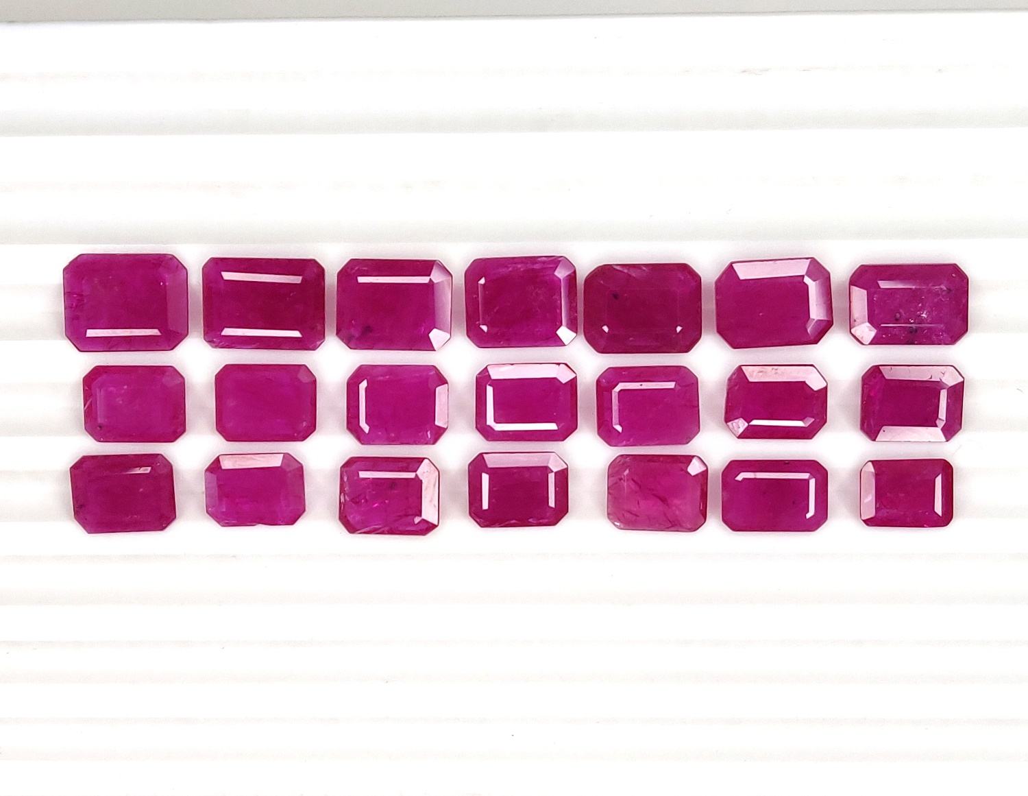 สีชมพูแดง