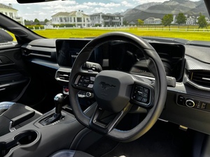 Voiture de sport automatique V8 d'occasion 2025, haute performance, habitacle haut de gamme, excellent état, fournie du Japon - Product Image 2